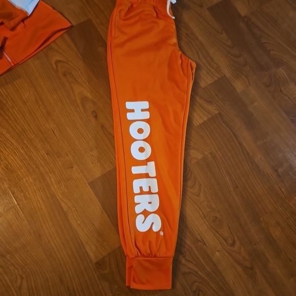 Small Vintage Hooters Tracksuit - Picture 5 of 10